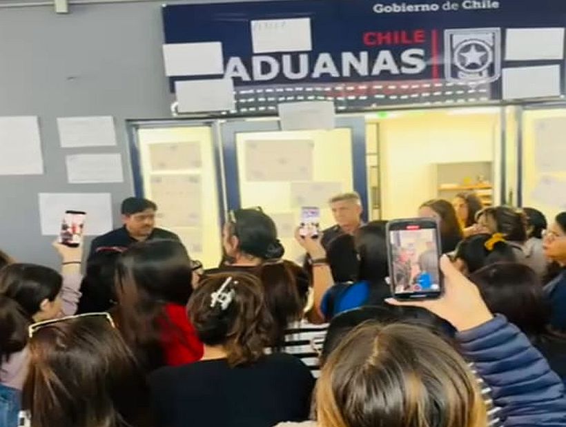 Usuarios protestan por colapso del sistema de la nueva normativa aduanera en la Zona Franca en Iquique