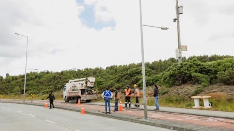 En avenida Transversal y Violeta Parra se realizó la reposición de alumbrado público