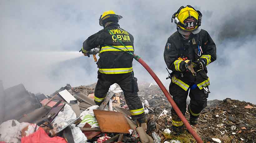 [VIDEO] Comenzó en microbasural: cancelan Alerta Roja por incendio forestal Valparaíso