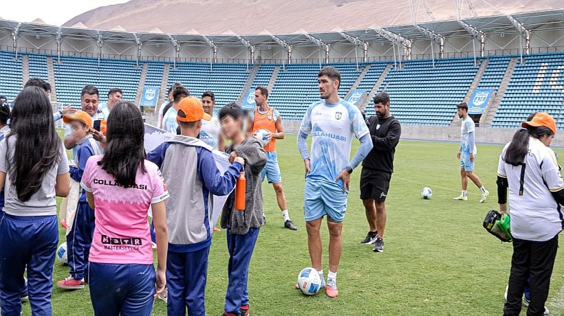 Estudiantes alientan a Deportes Iquique previo a su duelo decisivo