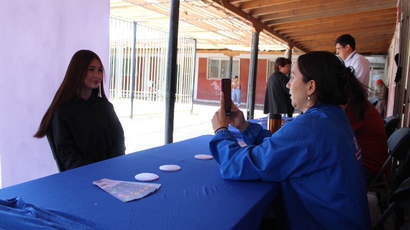 Más de 300 estudiantes se tomaron la foto para obtener su TNE en Tocopilla y Calama