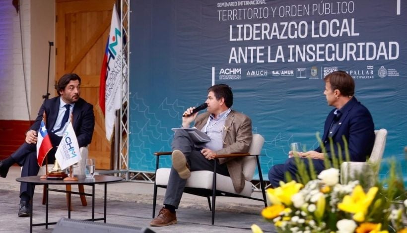 Alcaldes protagonizan seminario clave para enfrentar la crisis de seguridad en Chile