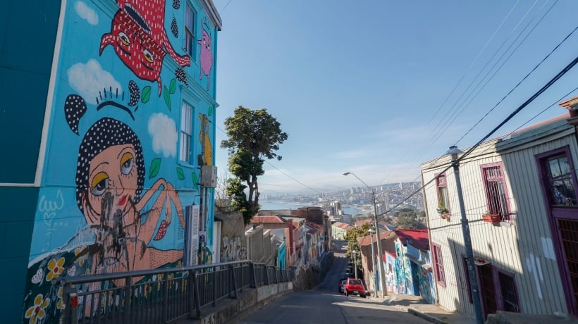 Turista española fue arrastrada por delincuentes durante violento asalto en Valparaíso