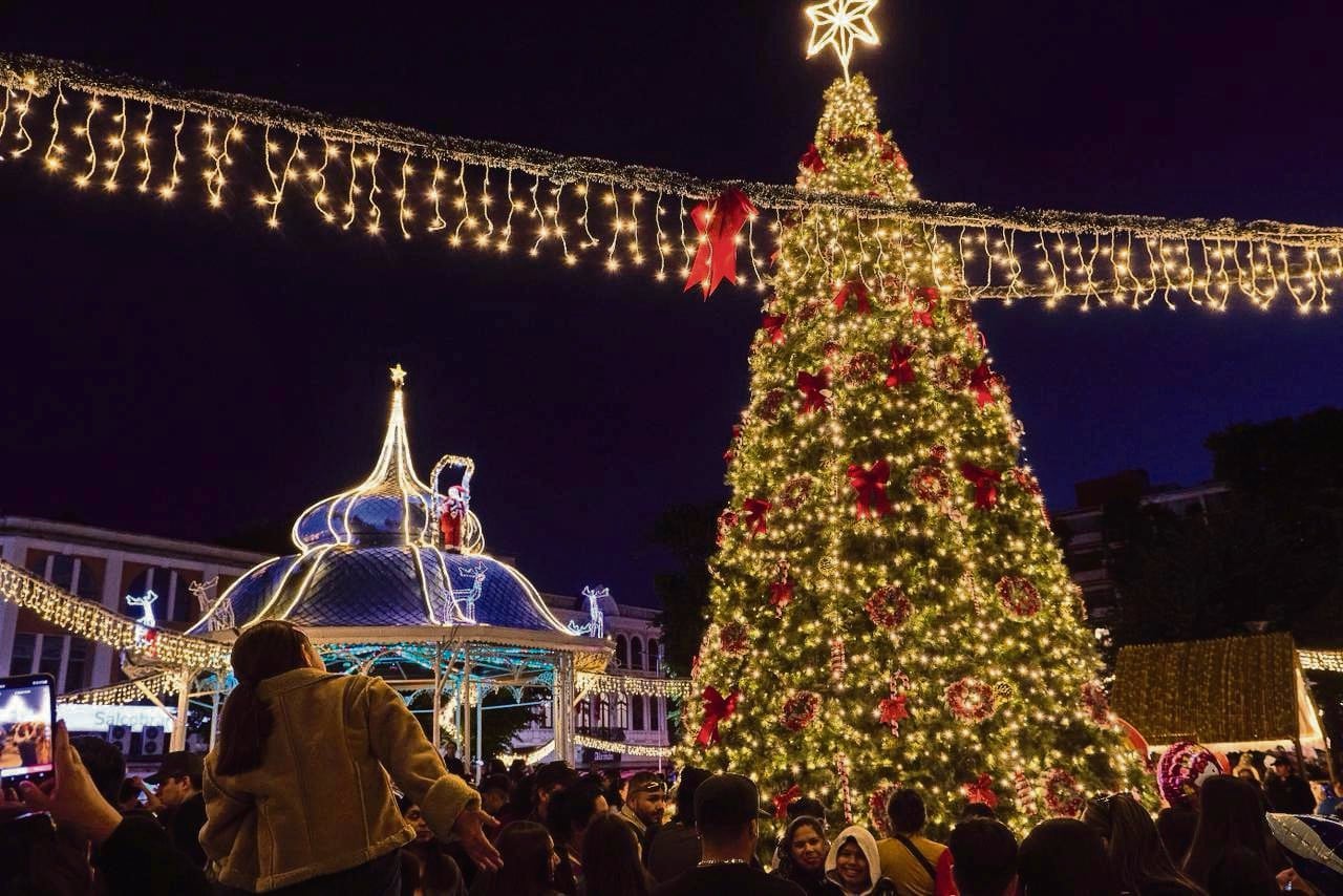 Navidad en Valdivia: ayer fue encendido del árbol y hoy inicia la caravana barrial