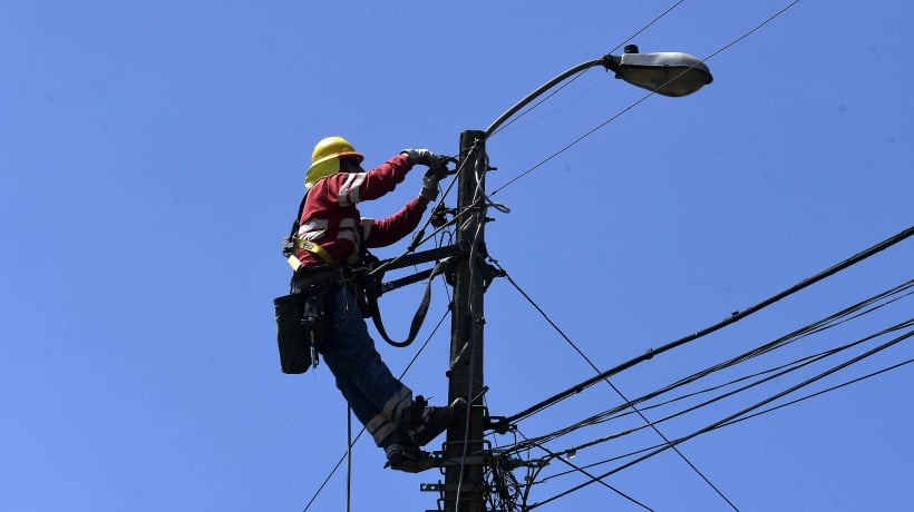 Enel anunció corte programado de luz para este domingo en sectores de tres comunas de la RM