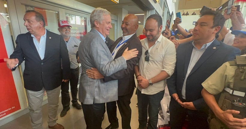 A una semana del balotaje, candidato José Antonio Kast arribó a Antofagasta en busca de los votos de Parisi