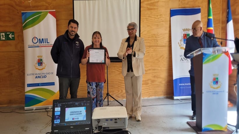 Ancud: 46 vecinos recibieron certificación en oficios y emprendimiento