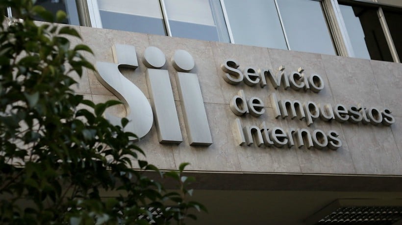 SII puso foco en 63 contribuyentes que no habrían declarado $ 1,5 billones en el exterior