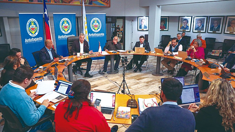 Concejala Guzmán cuestiona”vacaciones” del alcalde de Antofagasta en plena crisis de aseo y durante aprobación de contrato de lavado nocturno