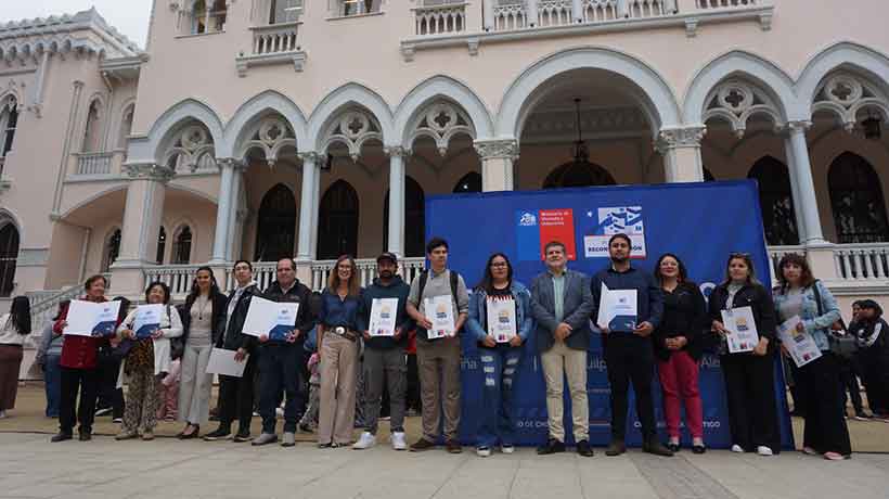 Minvu entrega subsidios para comprar y arrendar viviendas a familias damnificadas del megaincendio