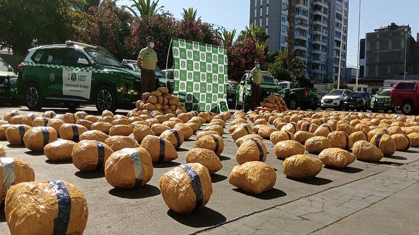 Encuentran 450 kilos de marihuana en vehículo abandonado al interior de Tarapacá