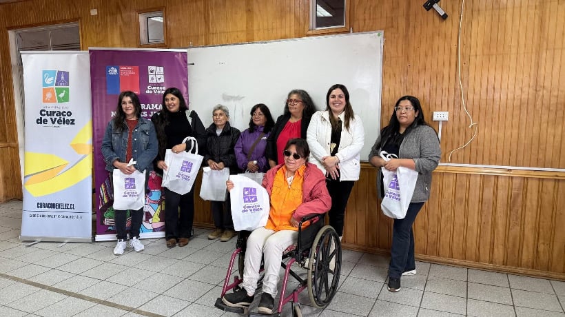 Mujeres del Programa Jefas de Hogar de Curaco de Vélez recibieron equipamiento tras cierre de talleres