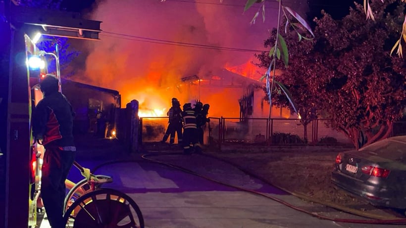Fallecen madre y sus dos hijas en violento incendio en sector Francke de Osorno