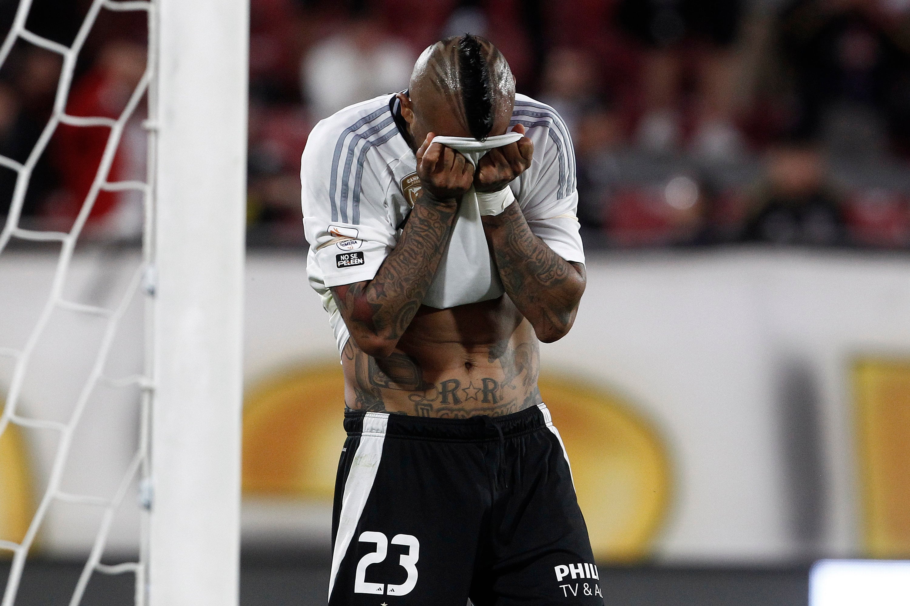 Herrera dice que Colo Colo le está &quot;regalando un año de contrato&quot; a Vidal tras su pobre aporte en cancha