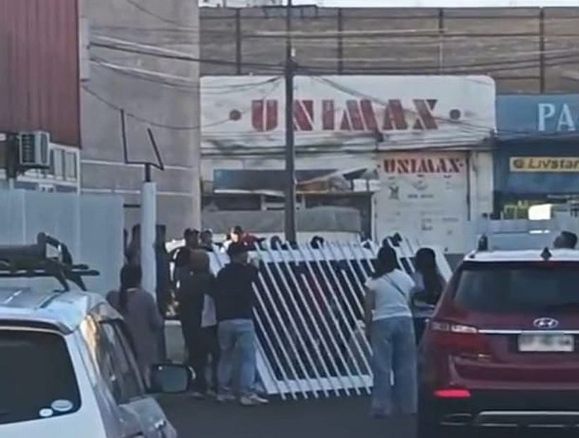 Cargadores mantienen paralización y bloquean nuevamente accesos al Recinto Amurallado de la Zona Franca de Iquique