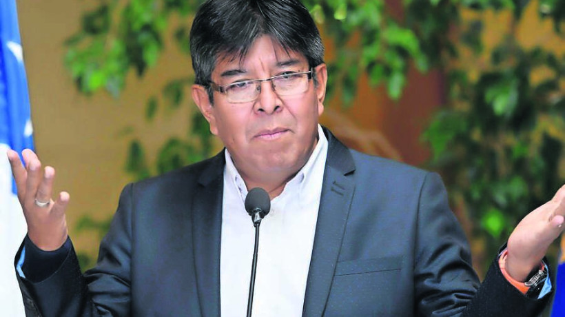 Cuestionamientos por informe financiado a asesora de senador Velásquez que aborda campaña de Jara