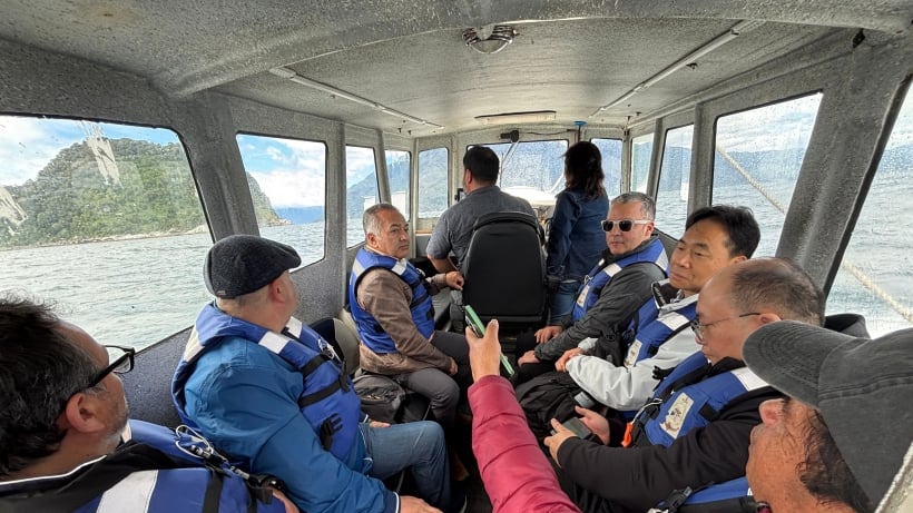 Expertos chinos abordaron desafíos entre la pesca artesanal y los mamíferos marinos en visita a Hualaihué