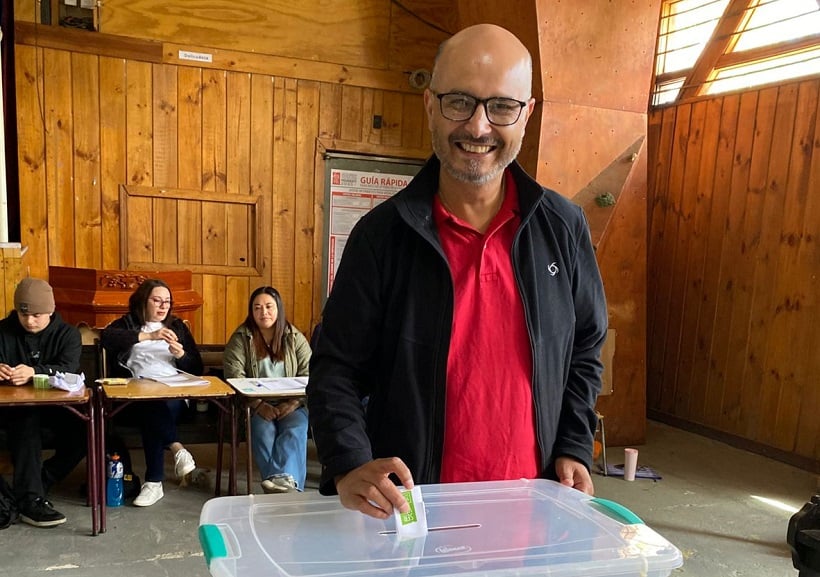 Diputado Ilabaca votó esta mañana en Valdivia