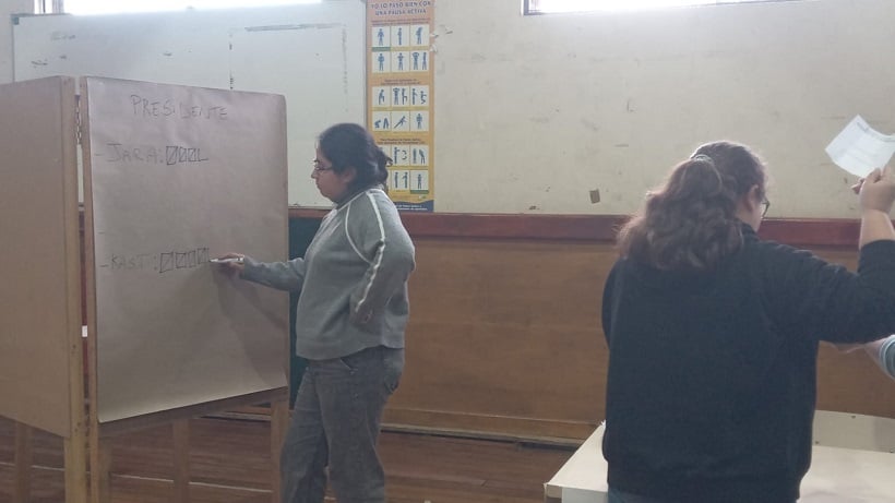 Los Rïos: se inicia cierre de mesas y conteo de votos