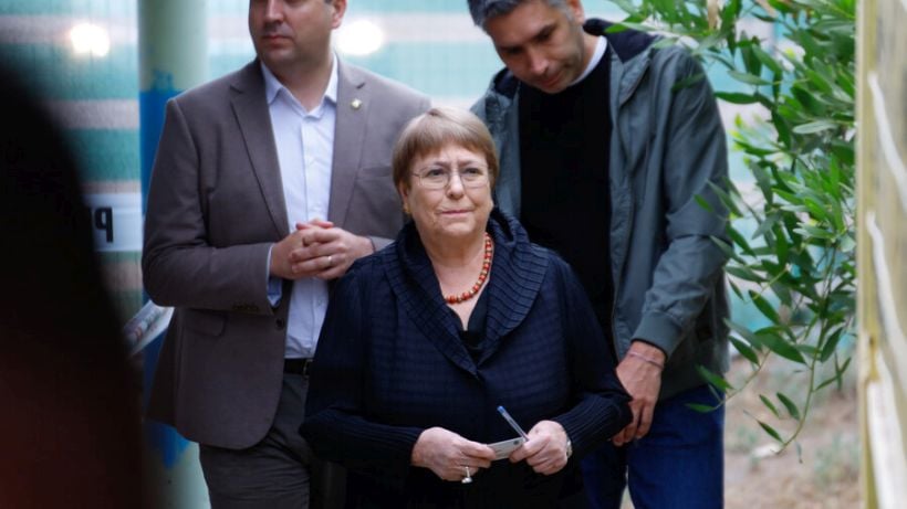 Expresidenta Bachelet se comunicó con el presidente electo José Antonio Kast