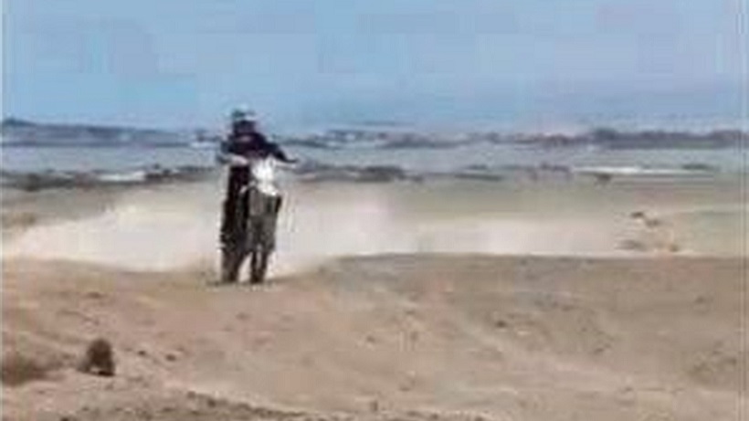 Centro de investigación advierte graves daños en Parque Paleontológico Los Dedos de Atacama