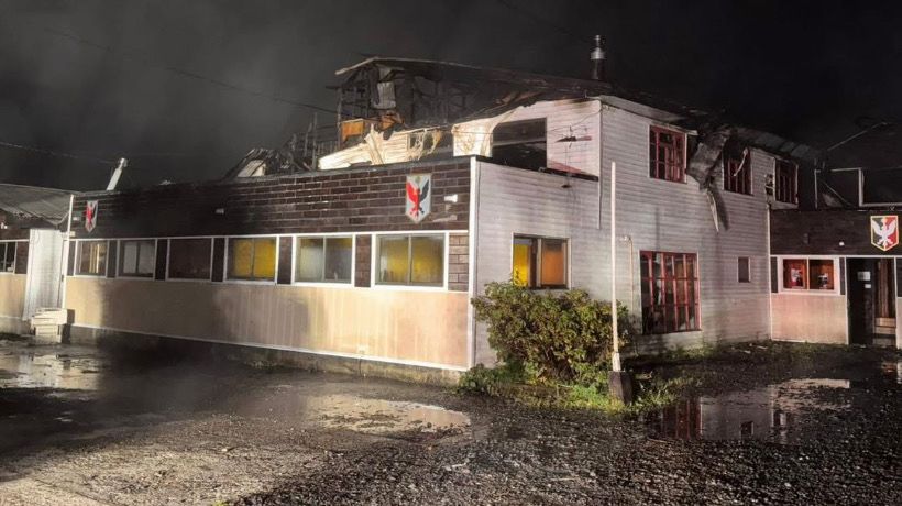 Solicitarán cierre temporal del Colegio Bicentenario de Alerce tras incendio