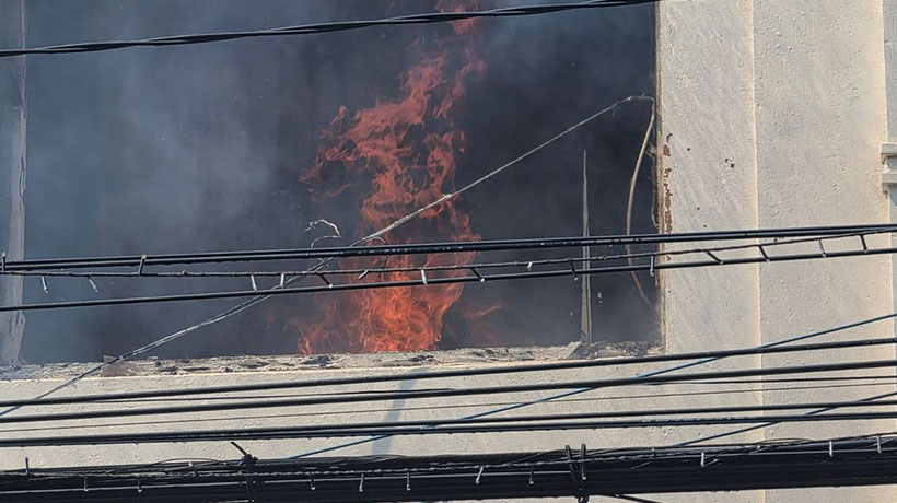 [FOTOS] Incendio afectó a cinco locales en el centro de Quillota: 8 damnificados y 1 bombero lesionado