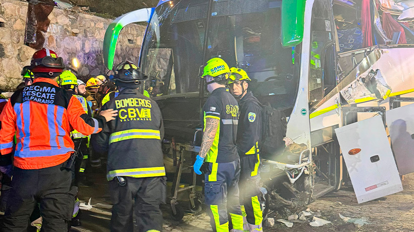 Bus que trasladaba a la Orquesta de Cámara de Chile desbarrancó en Valparaíso y dejó decenas de heridos: 1 persona falleció