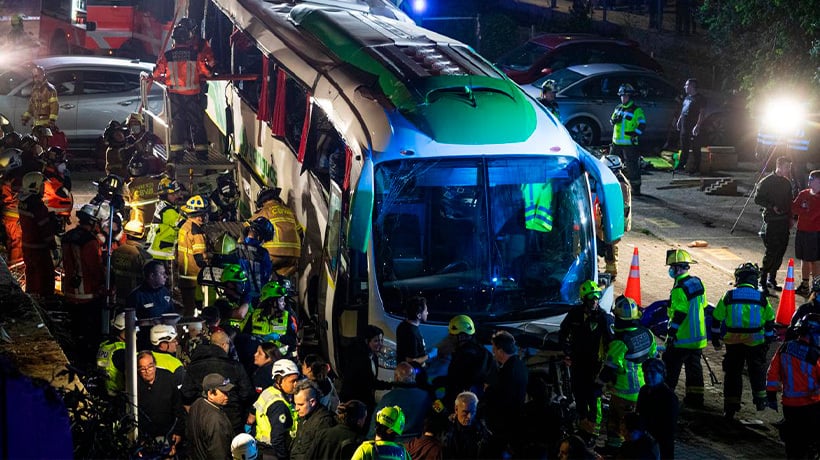 Bus que trasladaba a la Orquesta de Cámara de Chile desbarrancó en Valparaíso y dejó decenas de heridos: 1 persona falleció