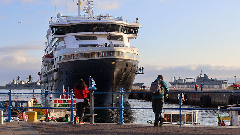 Valparaíso da el vamos a la temporada de cruceros con la recalada de moderna nave