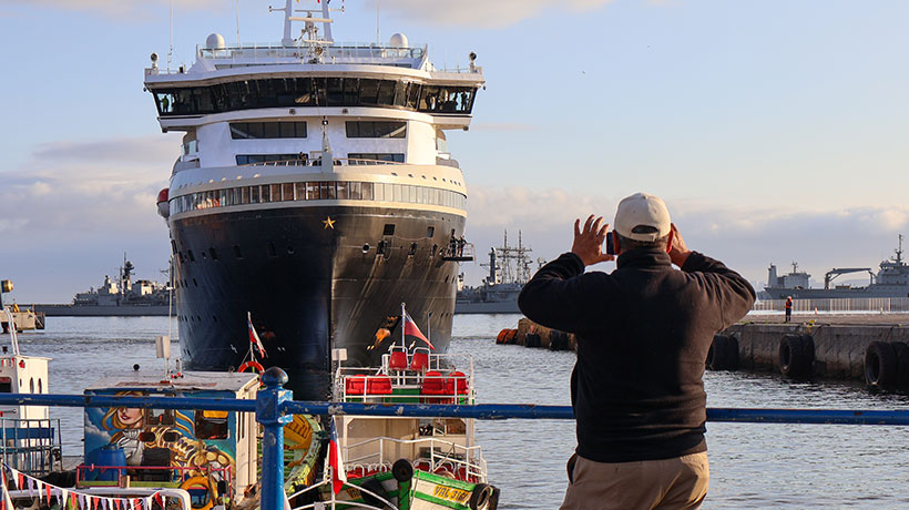 Valparaíso da el vamos a la temporada de cruceros con la recalada de moderna nave