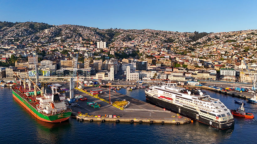 Valparaíso da el vamos a la temporada de cruceros con la recalada de moderna nave
