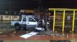 Accidente en Rahue Bajo: camioneta terminó estrellada con poste de energía en avenida República