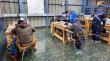 Internos de la cárcel de Valparaíso participan en taller de joyería mapuche