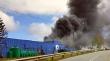 [VIDEO] Incendio en fábrica de envases movilizó a bomberos de Calbuco y Puerto Montt