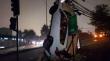 Accidente de tránsito terminó con auto incrustado en poste de luz en Temuco
