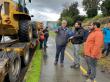 Maquinaria del municipio de Villarrica acude a colaborar en trabajos por desborde del río Trancura en Curarrehue