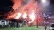 [VIDEO] Incendio en Llanquihue destruyó casa y bombero sufrió caída desde techumbre