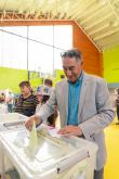 Miguel Hernández votó en Escuela de Corral