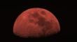 La luna se tiñó de rojo: El fenómeno astronómico que deslumbró en el desierto