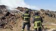 Bomberos continúan trabajos en quema de basura en La Chimba: emergencia se extendería hasta la tarde