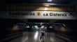 Incidentes en Metro La Cisterna tras control de comercio ambulante: personas arrojaron objetos a las vías