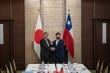 Boric se reunió con Primer Ministro de Japón en inicio de gira por Asia