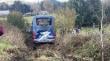 Bus con pasajeros se desbarrancó en Río Bueno