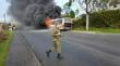 Pasajeros evacuaron bus en Queilen por incendio que destruyó la máquina