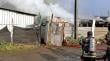 Incendio en toma de la Ruta U-400 afectó 5 casas y dejó diez damnificados