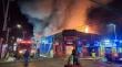 Voraz incendio afectó 14 locales comerciales en Victoria: dos personas resultados heridas
