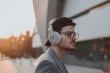 Cancelación de ruido: ¿Cómo funciona esta tecnología en los audífonos modernos?