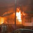 Bomberos combate incendio en Las Ánimas