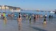 [VIDEO] “¡Vamos al agua!”: dan la bienvenida al invierno con frío chapuzón en playa de Algarrobo